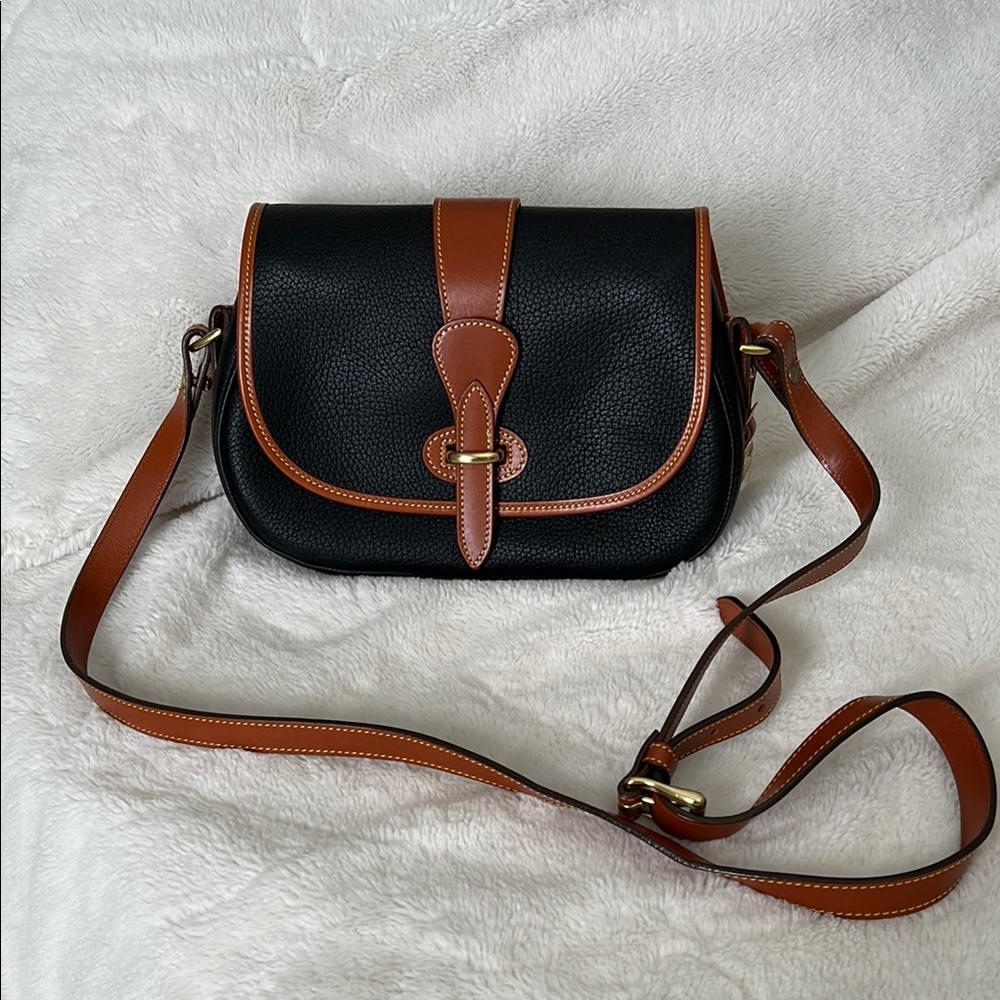Vintage Dooney & Bourke Black Leather crossbody bag
